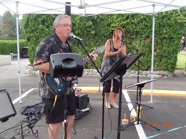 Keith and Dell Hunter Entertain the BBQ