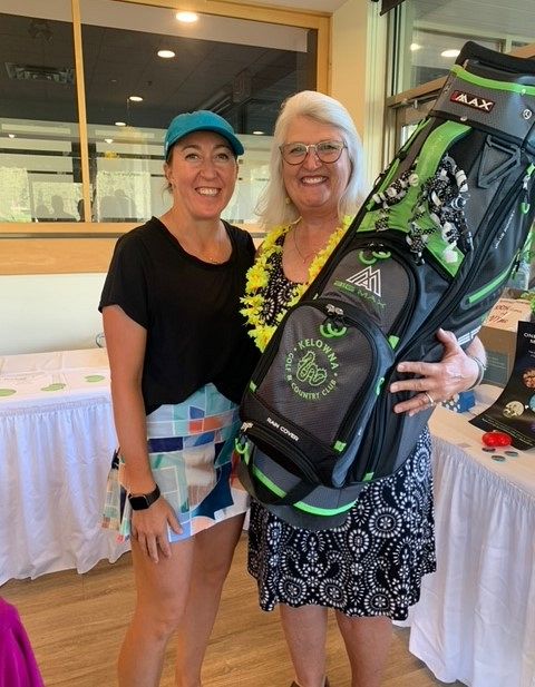 Tournament Chair Cindy Young presents Brianna May with the Putting Course Prize
