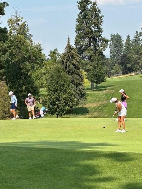 Putting on the final hole